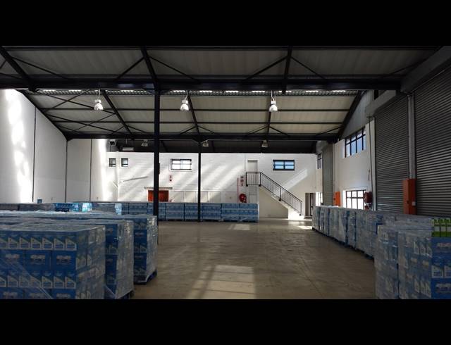 1,110M² FACTORY TO LET IN SAXON INDUSTRIAL